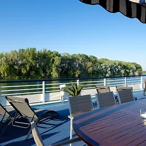Bateau A Quai Le Chardonnay 4* Avignon